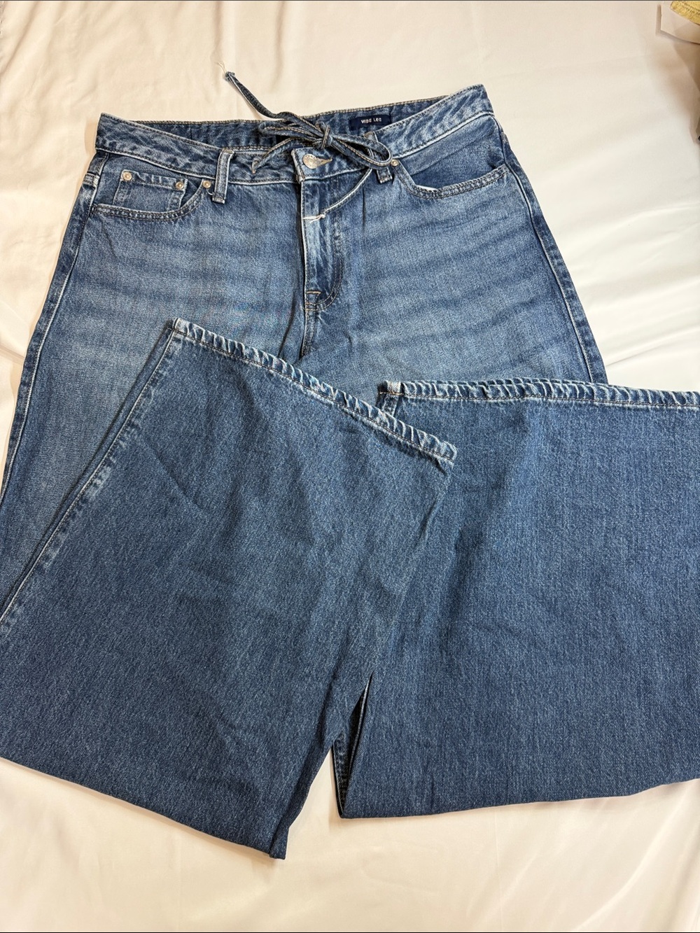 High-Rise Wide-Leg Jeans in Medium Blue Denim